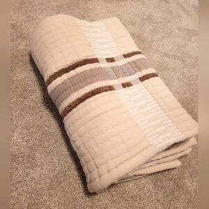 Berkshire Home Decor Textured Gauze Stiped Blanket 51"x71"